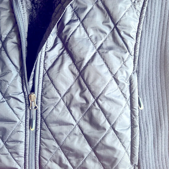 L.L. Bean Quilted Vest Women’s Medium Navy Blue Zip Front - Picture 3 of 7